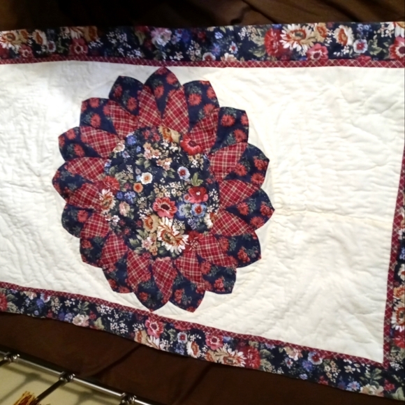 🚢🏬 2 Britannica Home Luxury Shams 🏫 - Picture 1 of 15